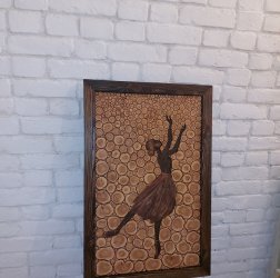 Картина из спилов туи и можжевельника 