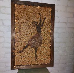 Картина из спилов туи и можжевельника 