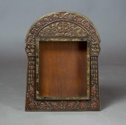 Киоты в русском стиле.