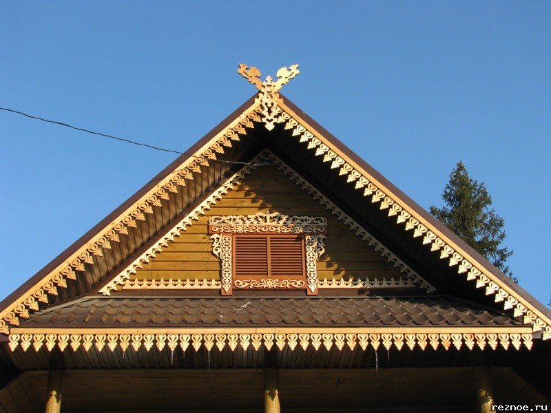 Жил был деревянный дом крыша
