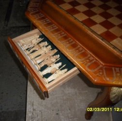 Стол шахматный с выдвижным ящиком