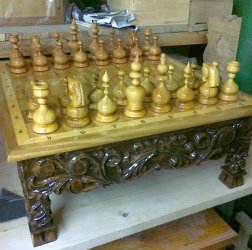 шахматный столик 