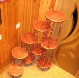 Деревянная  этажерка - подставка для цветов