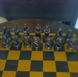 столик шахматный