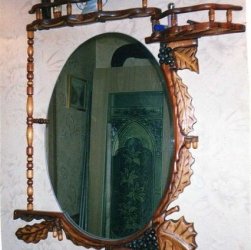 Зеркало настенное с полочками 