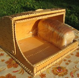 Хлебница с тиснением