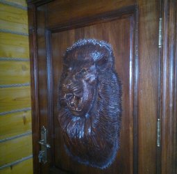 Дверь со львом