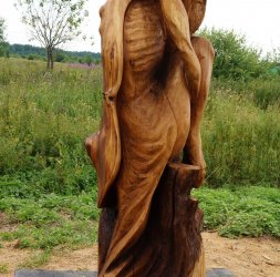 Деревянная садовая скульптура 