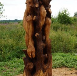 Деревянная садовая скульптура 