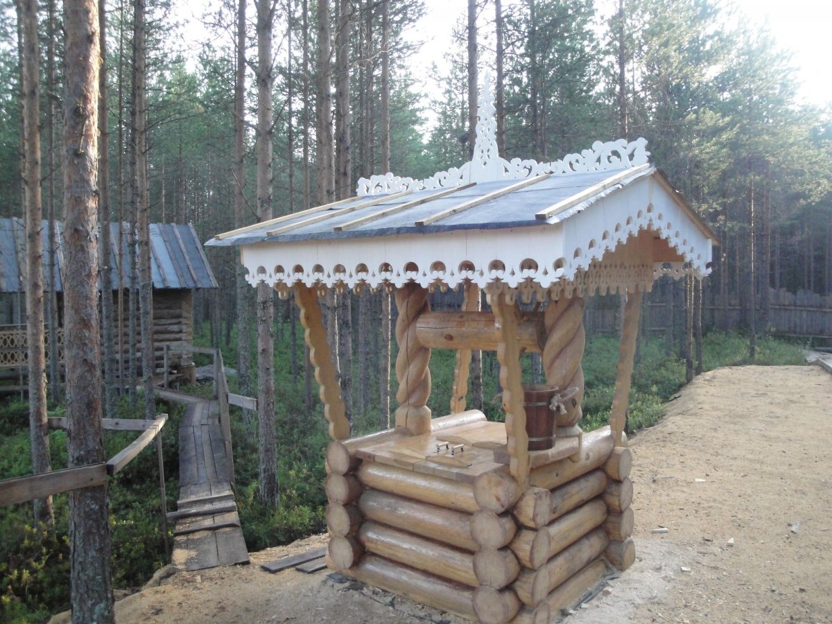 Декоративный колодец из дерева купить в Киеве, декоративные колодцы для дачи | prachka-mira.ru
