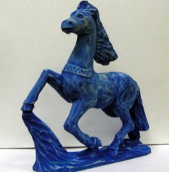 Синяя деревянная лошадь
