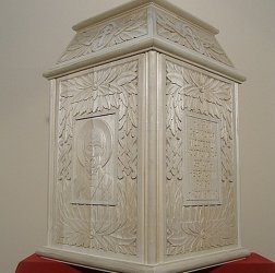 Ящичек для сбора пожертвований (церковное)