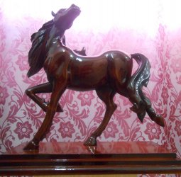 Скульптура лошади настольная