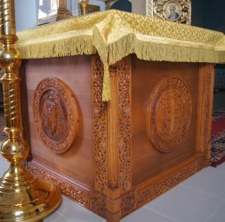 Престол и жертвенник