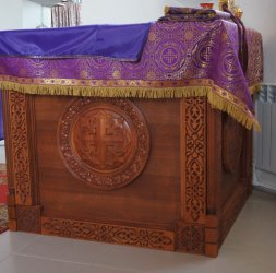 Престол и жертвенник