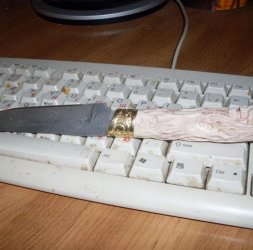 нож