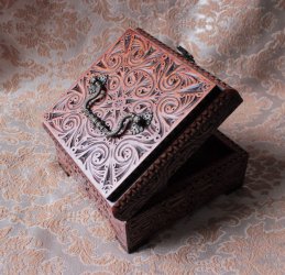Резная шкатулка