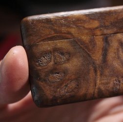 Расческа в футляре из капа тополя