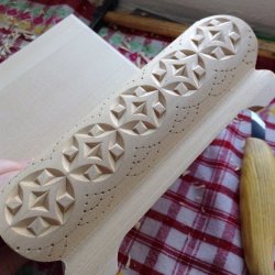 Резная деревянная шкатулка