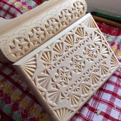 Резная деревянная шкатулка