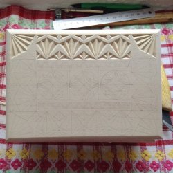 Резная деревянная шкатулка