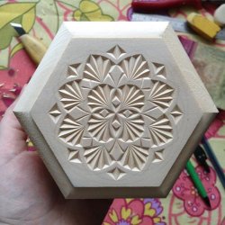 Липовая резная шкатулка