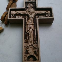 Крест наперсный, ручная резьба по дереву