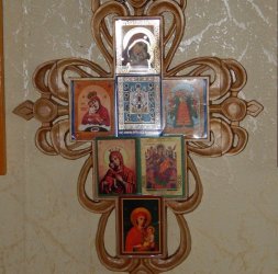 Православный крест с иконами