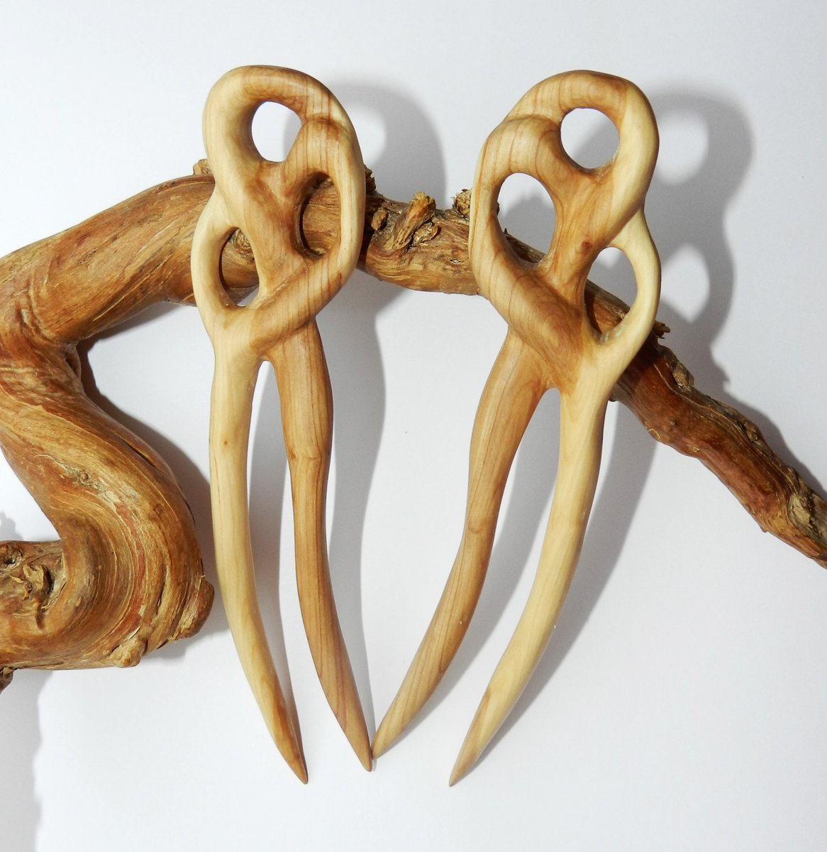 Китайская заколка-шпилька из дерева с натуральным янтарём в интернет-магазине янтаря