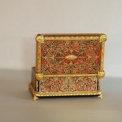 Шкатулка в стиле Буль
