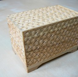 Шкатулка резная