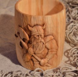 Деревянная пивная кружка