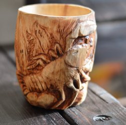 Деревянная пивная кружка