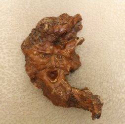 Маска резная деревянная