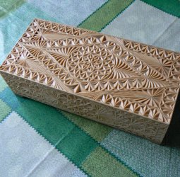 Шкатулка резная