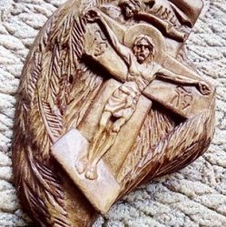 Резной деревянный крестик - иконка нательный