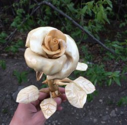 Розы из дерева ручной работы