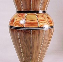 Боливийская ваза из розового дерева