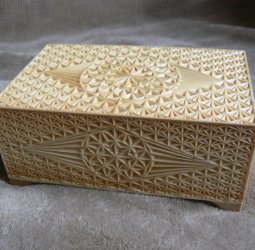 Резная шкатулка