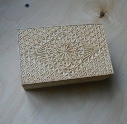 Резная шкатулка