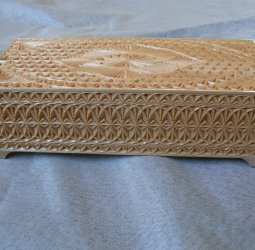 Шкатулка резная