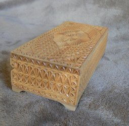 Шкатулка резная