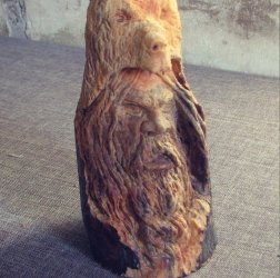 Викинг в шкуре медведя