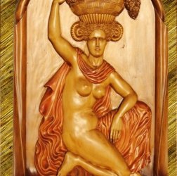 Резная картина «Богиня плодородия и изобилия»