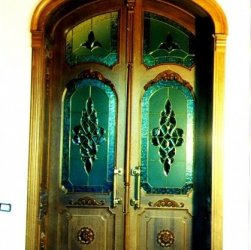  Двери, декорированные резьбой