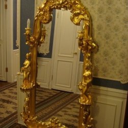 Зеркало в резной позолоченной раме  в стиле Рококо