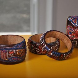 Браслеты из дуба с точечной росписью