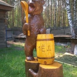 Садовая скульптура Медведь с медом