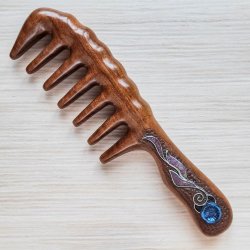 Расчёска из дерева с редкими зубьями