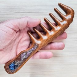 Расчёска из дерева с редкими зубьями